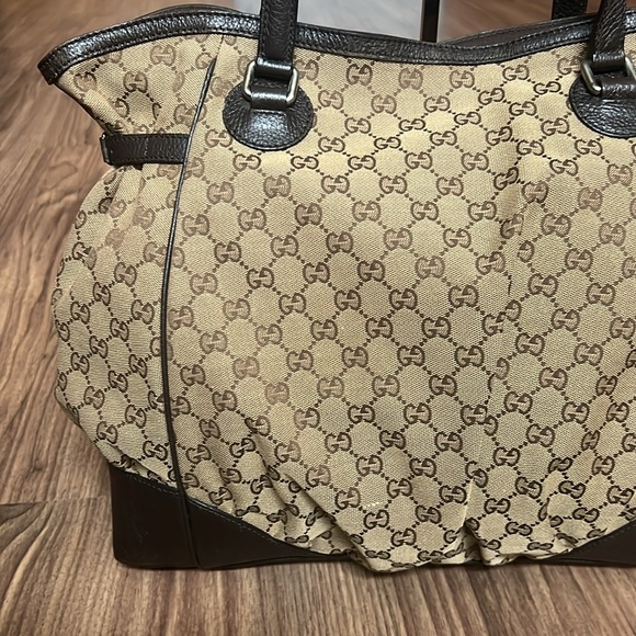 A299- 💯 % authentic Gucci shoulder bag - Picture 5 of 16